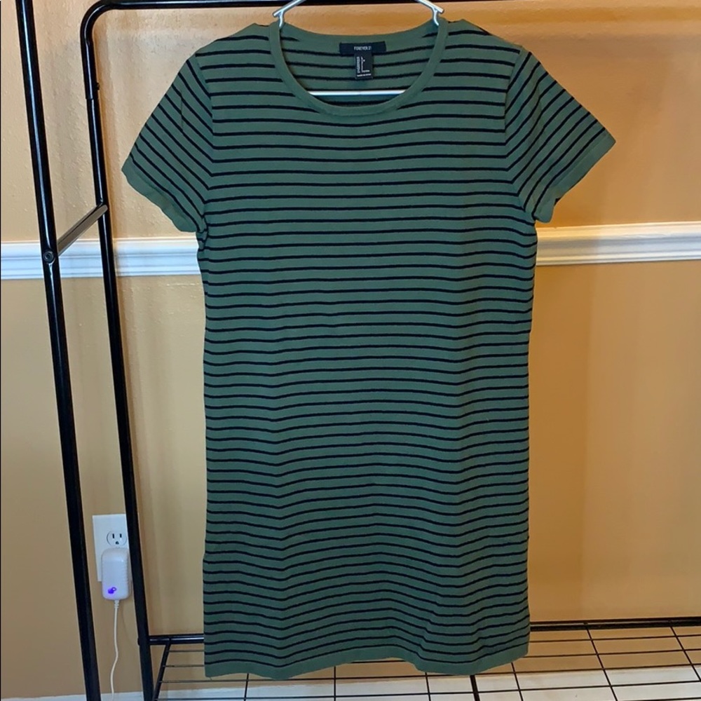 Forever 21 T-shirt Dress Short Sleeves Crew Neck